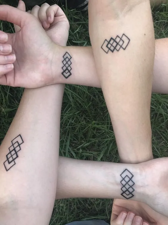 Top 300+ hình xăm nhóm ý nghĩa, đoàn kết và yêu thương - Genztattoo