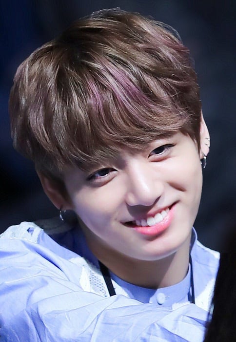 Khám phá vẻ đẹp cuốn hút trong nụ cười của Jungkook