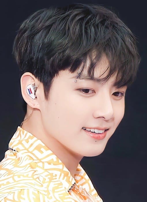 Khám phá vẻ đẹp cuốn hút trong nụ cười của Jungkook