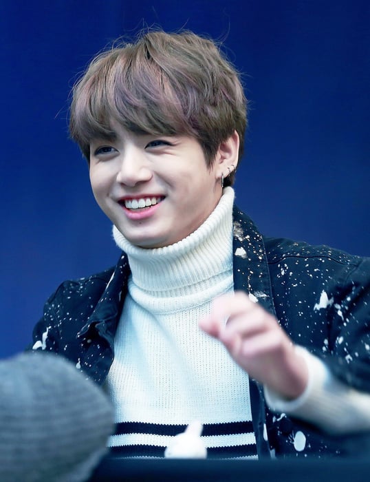 Khám phá vẻ đẹp cuốn hút trong nụ cười của Jungkook