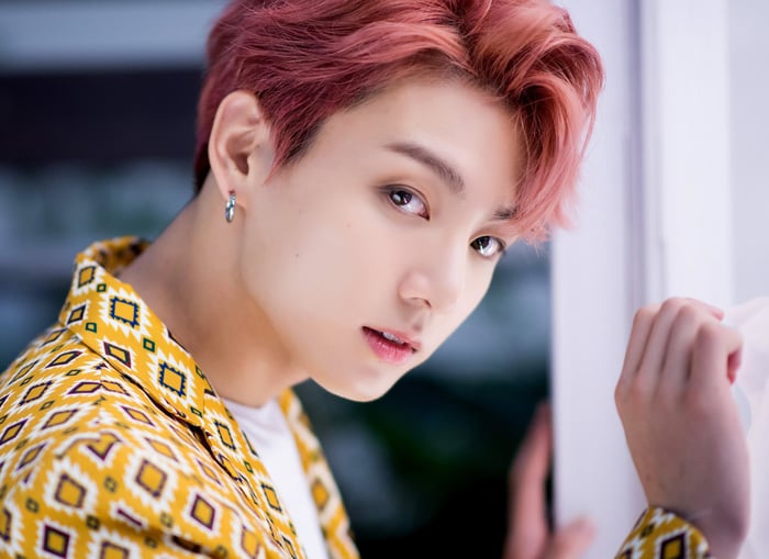 Khám phá vẻ đẹp cuốn hút trong nụ cười của Jungkook