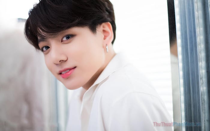 Khám phá vẻ đẹp cuốn hút trong nụ cười của Jungkook