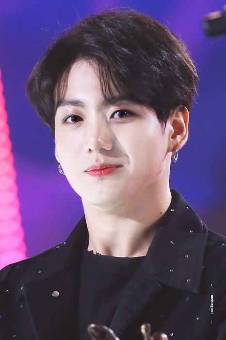 Khám phá vẻ đẹp cuốn hút trong nụ cười của Jungkook