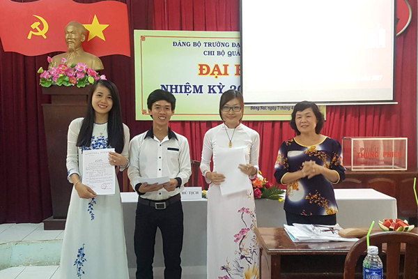 Khi sinh viên là đảng viên