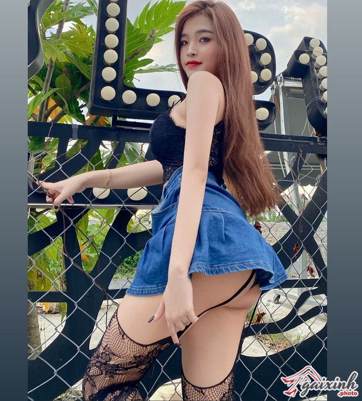 Hot girl Bảo Trân 2k khoe vòng 1 to tròn “căng đét” cực phê