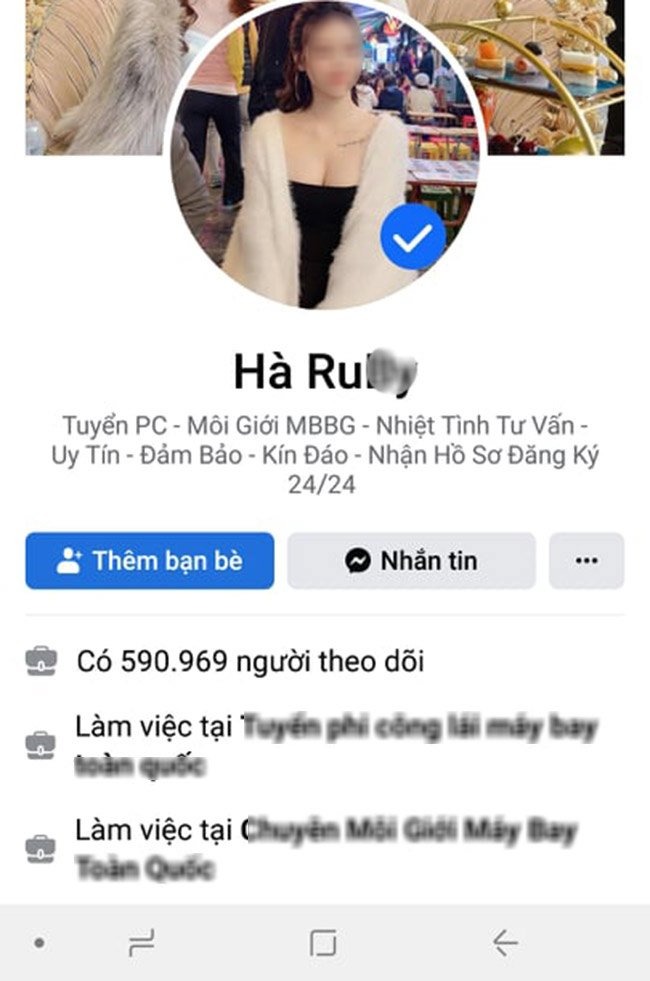 Những hotgirl đăng toàn ảnh gái lạ hở bạo, khoe ngực ngồn ngộn kèm lời ong bướm 'ẩn ý'