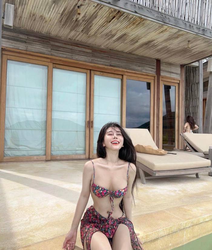 Võ Ngọc Trân khoe hình thể đẹp với bikini