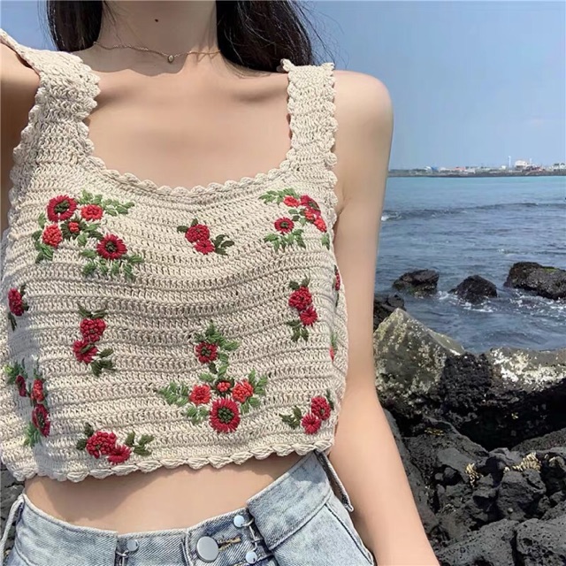 10 mẫu áo hai dây croptop đẹp cho những cô nàng cá tính