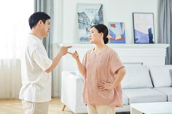 Con gái dậy thì thích không mặc gì đi ngủ khiến bố mẹ nhiều lần đứng hình