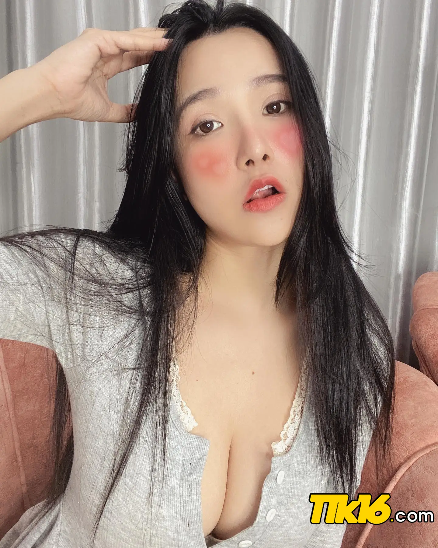 Viên Vibi là ai? bà trùm nông sản sexy gợi cảm - lộ hàng khi đang live