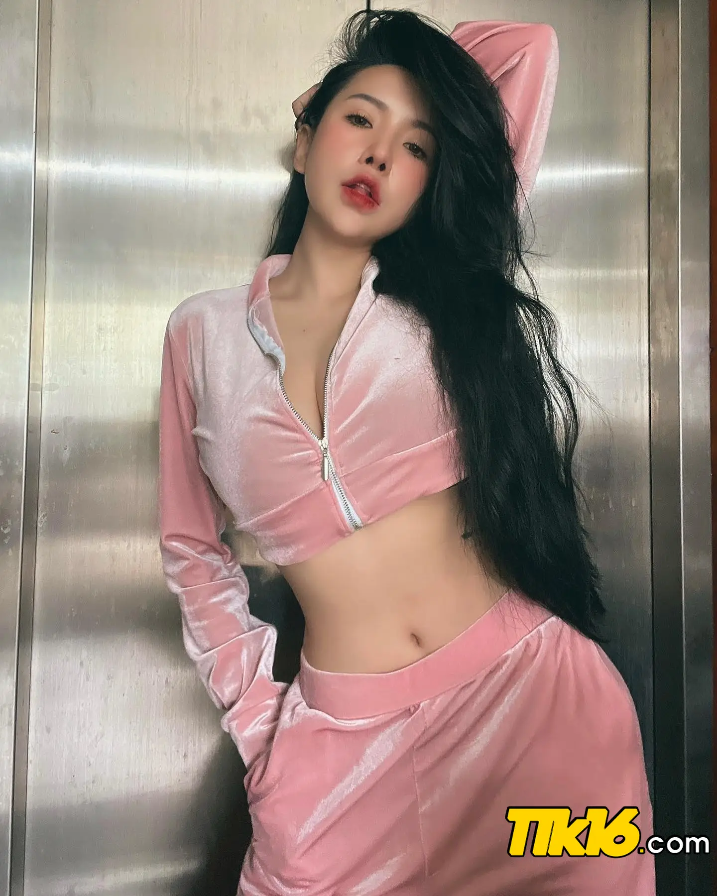 Viên Vibi là ai? bà trùm nông sản sexy gợi cảm - lộ hàng khi đang live