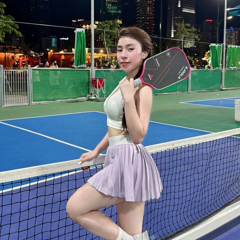 Hot girl Pickleball với loạt ảnh khoe dáng phòng gym cực nuột