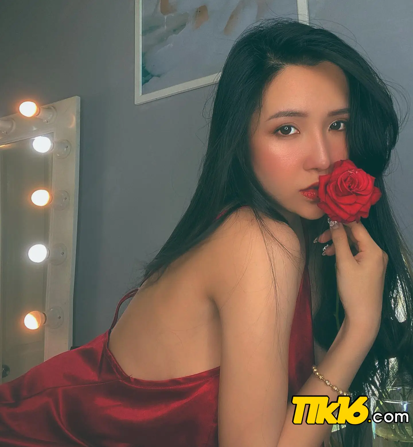 Viên Vibi là ai? bà trùm nông sản sexy gợi cảm - lộ hàng khi đang live