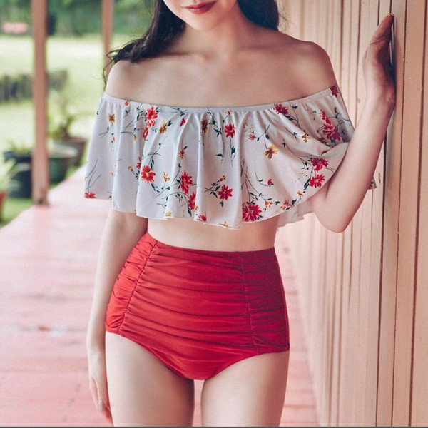 Diện bikini tối giản, Hiền Hồ vẫn làm fans rần rần bởi da trắng nõn cùng dáng đẹp mướt mắt