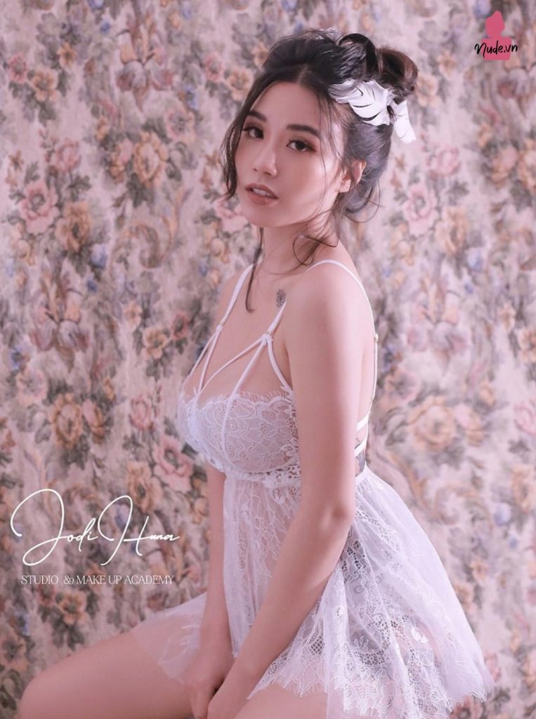 Linh Miu NUDE - Gợi cảm và Táo bạo trong Bộ sưu tập Ảnh Nude Nghệ thuật mới nhất