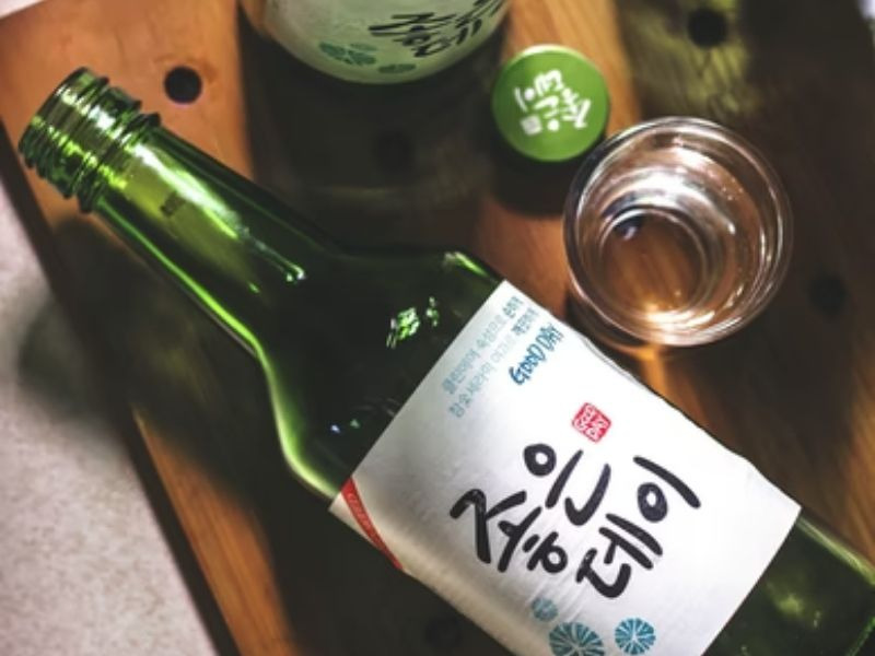 Rượu Soju bao nhiêu độ? Có mấy loại? Giá bao nhiêu?